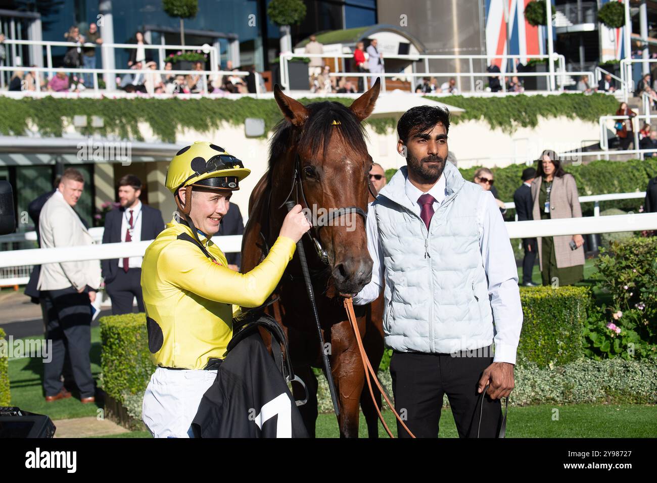 Ascot, Berkshire, Regno Unito. 5 ottobre 2024. VOLTERRA guidata dal fantino Shane Gray vince la BetMGM Challenge Cup (Class 2 Heritage handicap) al BetMGM Autumn Saturday Raceday presso l'Ascot Racecourse nel Berkshire. Proprietario Sheikh Mohammed Obaid al Maktoum, allenatore Kevin Ryan, Hambleton, allevatore Cooneen Stud Crediti: Maureen McLean/Alamy Foto Stock