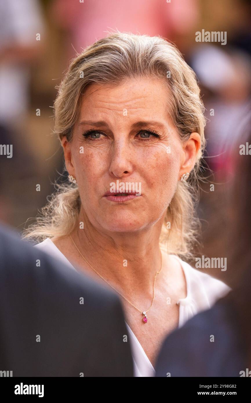 La duchessa di Edimburgo dopo aver deposto fiori al Daphne Memorial, la Valletta, per deporre fiori, il terzo giorno di un tour reale di Malta per celebrare il 60 ° anniversario della sua indipendenza e celebrare il patrimonio condiviso del paese e la continua collaborazione con il Regno Unito. Data foto: Mercoledì 9 ottobre 2024. Foto Stock