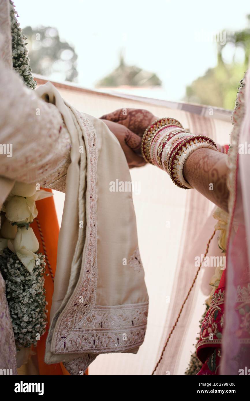 Rituali di nozze indiani della sposa e dello sposo Foto Stock