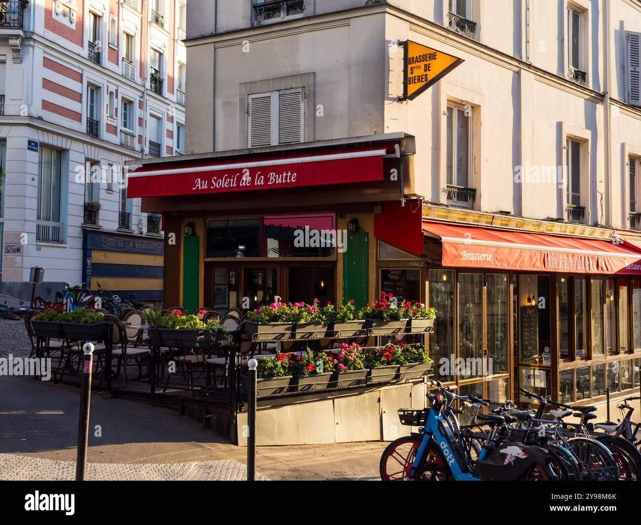 Au Soleil de la Butte, Cafe Paris, Montmartre, Parigi, Francia, Europa, UE. Foto Stock