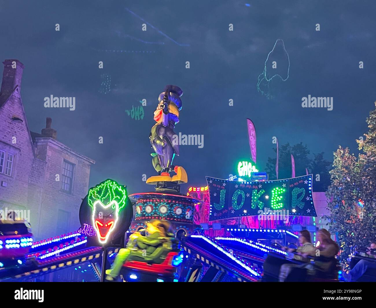 Fai un giro alla fiera Chipping Norton Mop Fair nelle Cotswolds - Immagine stock catturata con smartphone