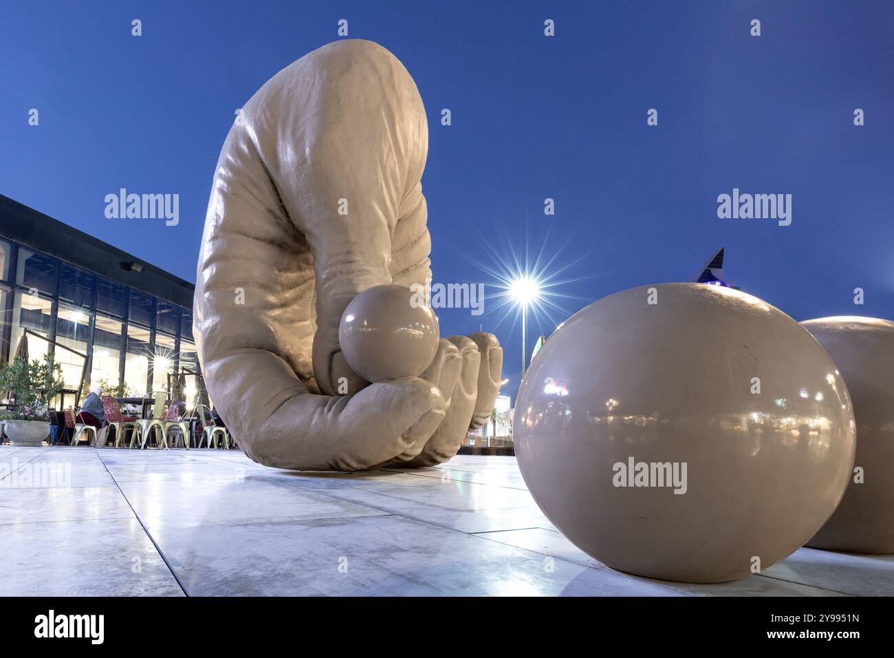 Bella immagine a Shaheed Parka un equilibrio scultoreo di potenza e precisione Foto Stock
