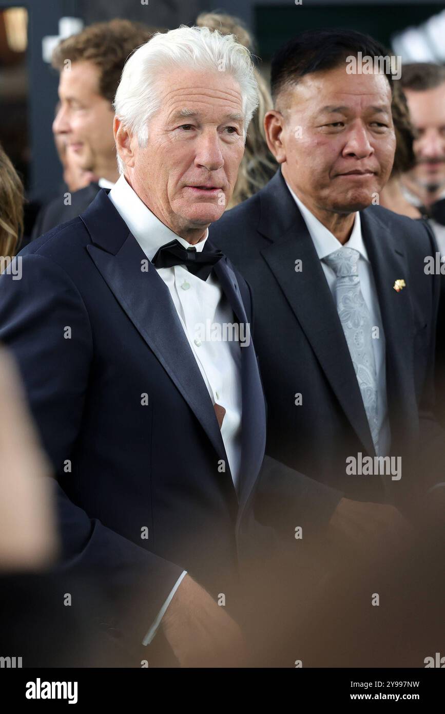 Richard Gere - 20° Zurich Film Festival 2024 Richard Gere bei der Premiere des Dokumentarfilms Wisdom of Happiness auf dem Grünen Teppich beim 20. Zurich Film Festival 2024. Zürich, 08.10.2024. Schweiz. *** Richard Gere 20° Zurich Film Festival 2024 Richard Gere in anteprima del documentario Wisdom of Happiness sul green carpet al 20° Zurich Film Festival 2024 Zurigo, 08 10 2024 Svizzera Foto Stock