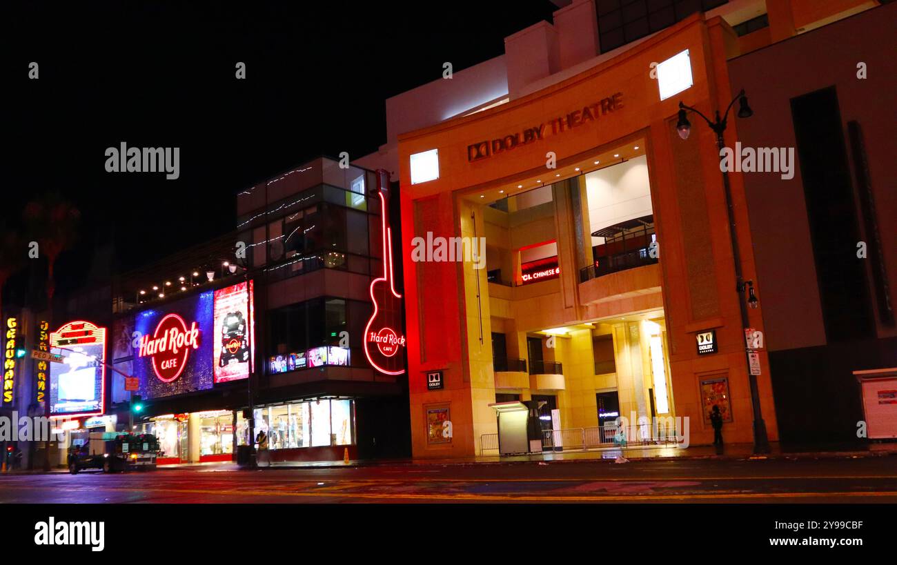 Hollywood, California: Hollywood Boulevard, vista del TCL Chinese Theatre di Grauman, Hard Rock Cafe, Dolby Theatre di notte Foto Stock