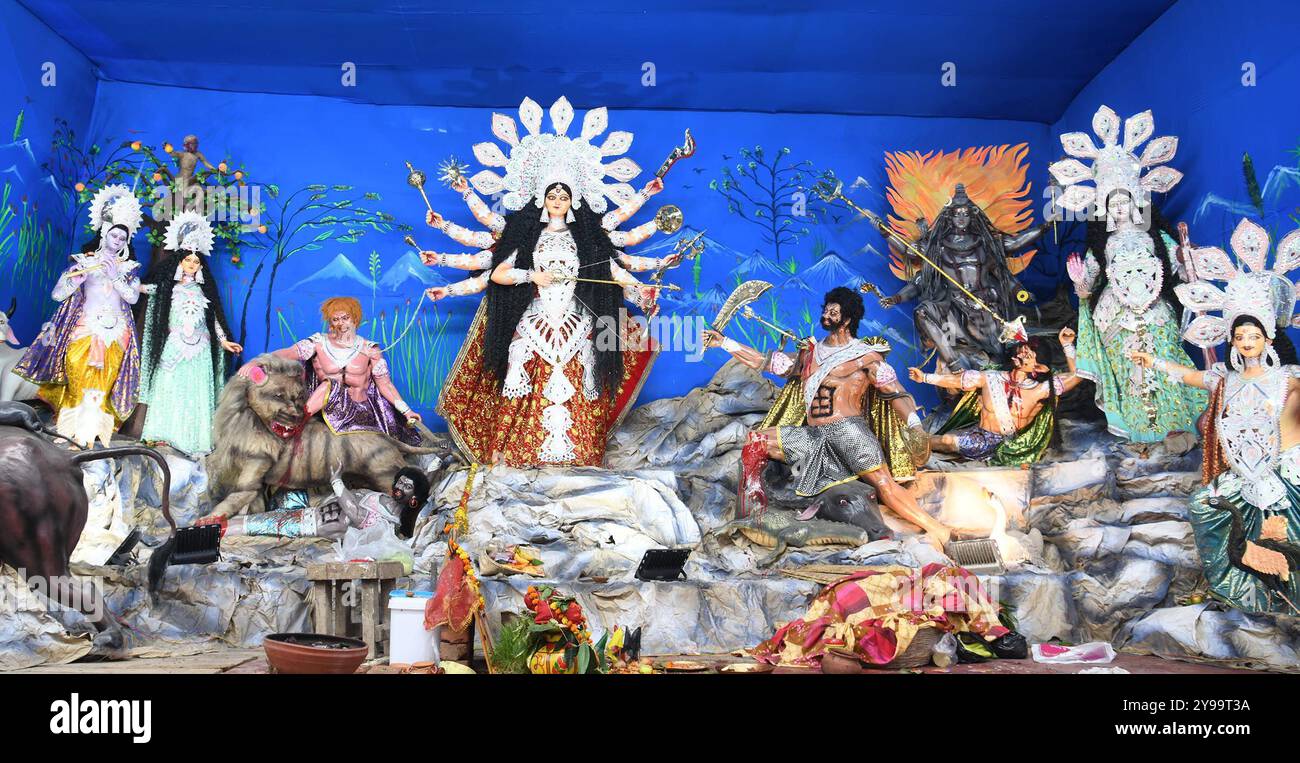 Patna, India. 09 ottobre 2024. PATNA, INDIA - 9 OTTOBRE: Idol della dea Durga a Danapur il 9 ottobre 2024 a Patna, India. (Foto di Santosh Kumar/Hindustan Times/Sipa USA ) credito: SIPA USA/Alamy Live News Foto Stock