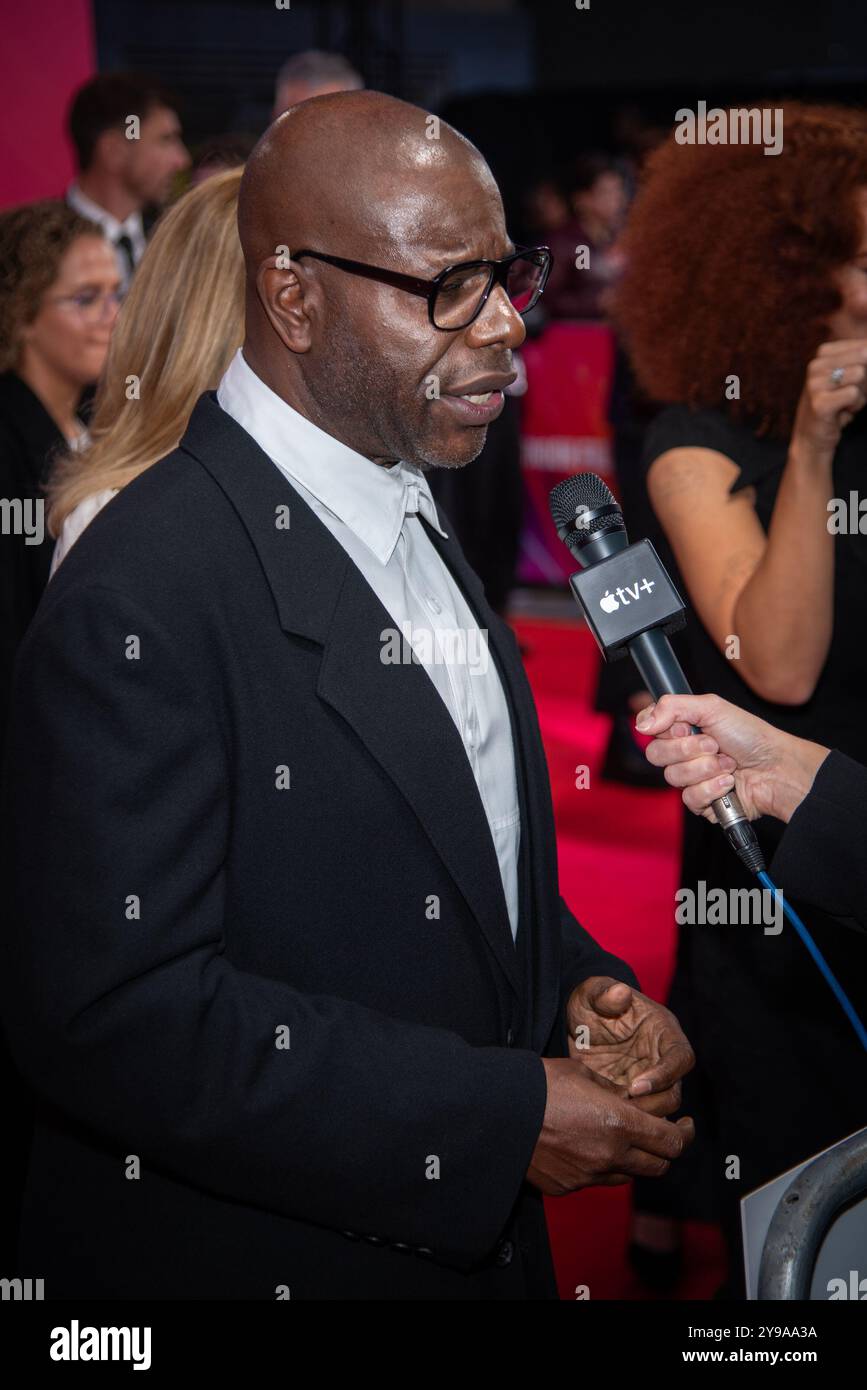 Londra, Regno Unito. 09 ottobre 2024. Il regista Steve McQueen partecipa alla prima mondiale "Blitz" durante la serata di gala di apertura del 68° BFI London Film Festival alla Royal Festival Hall. (Foto di Loredana Sangiuliano/SOPA Images/Sipa USA) credito: SIPA USA/Alamy Live News Foto Stock