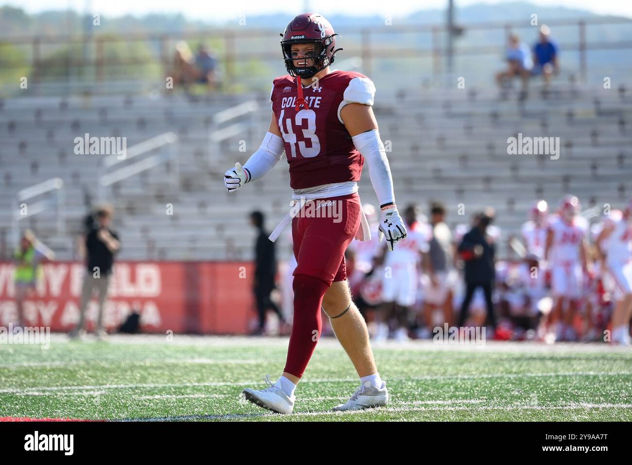 Hamilton, New York, Stati Uniti. 21 settembre 2024. Il linebacker dei Colgate Raiders Cole Kozlowski (43) affronta i Cornell Big Red sabato 21 settembre 2024 all'Andy Kerr Stadium di Hamilton, New York. Rich Barnes/CSM/Alamy Live News Foto Stock