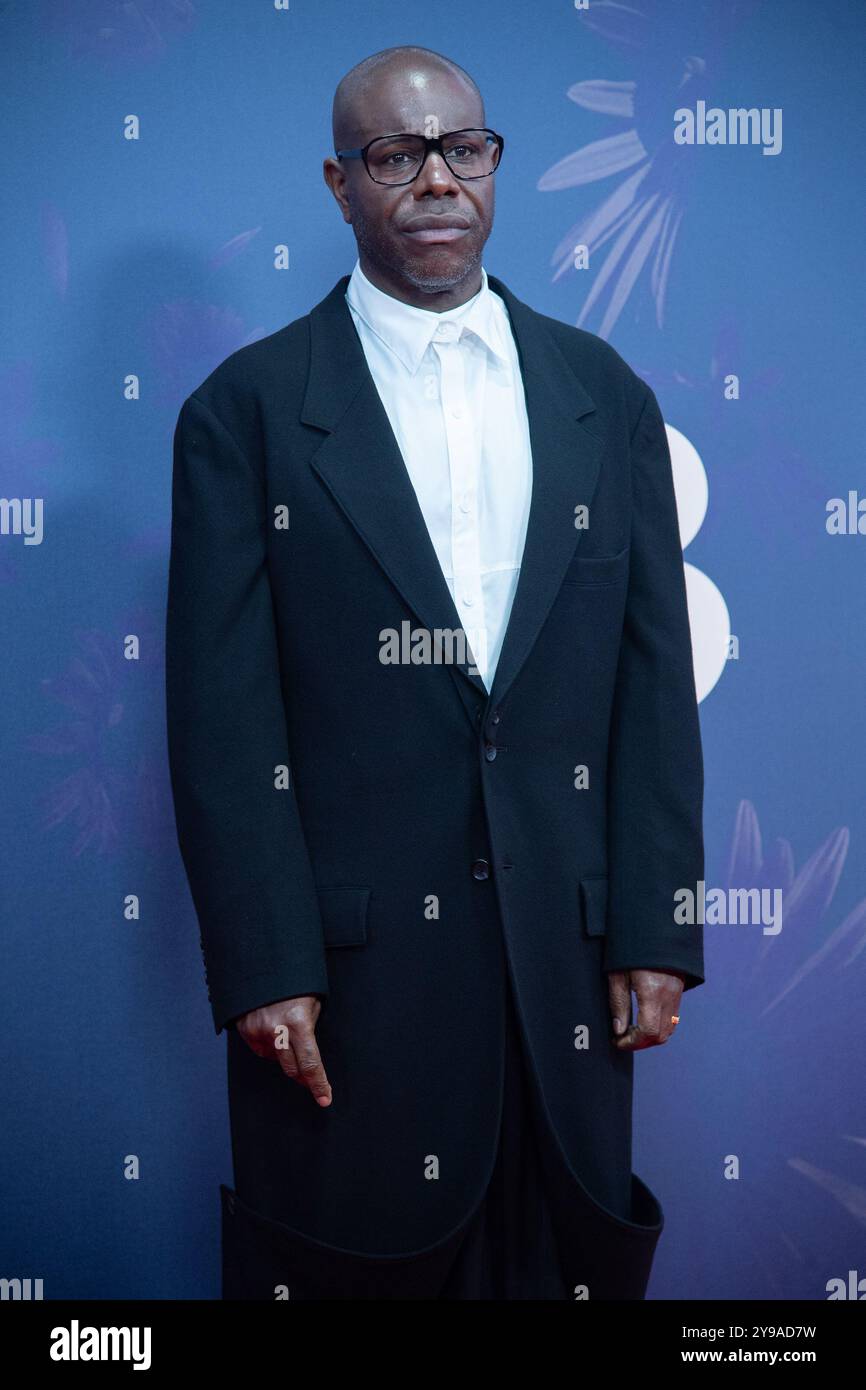 Londra, Regno Unito. 09 ottobre 2024. Nella foto: Il regista Steve McQueen partecipa al gala di apertura di "The Blitz" al 68° BFI London Film Festival alla Royal Festival Hall di Southbank. Credito: Justin ng/Alamy Live News Foto Stock