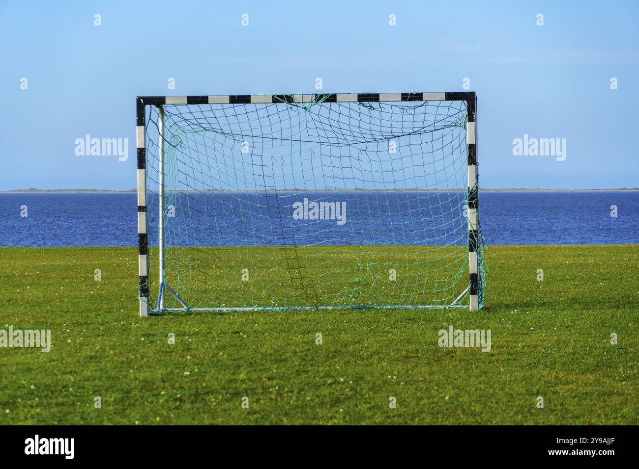 Tor tor am Meer, pallamano, calcio, campo piccolo, erba, campo di gioco, mare, Mare del Nord, Harlesiel, bassa Sassonia Foto Stock