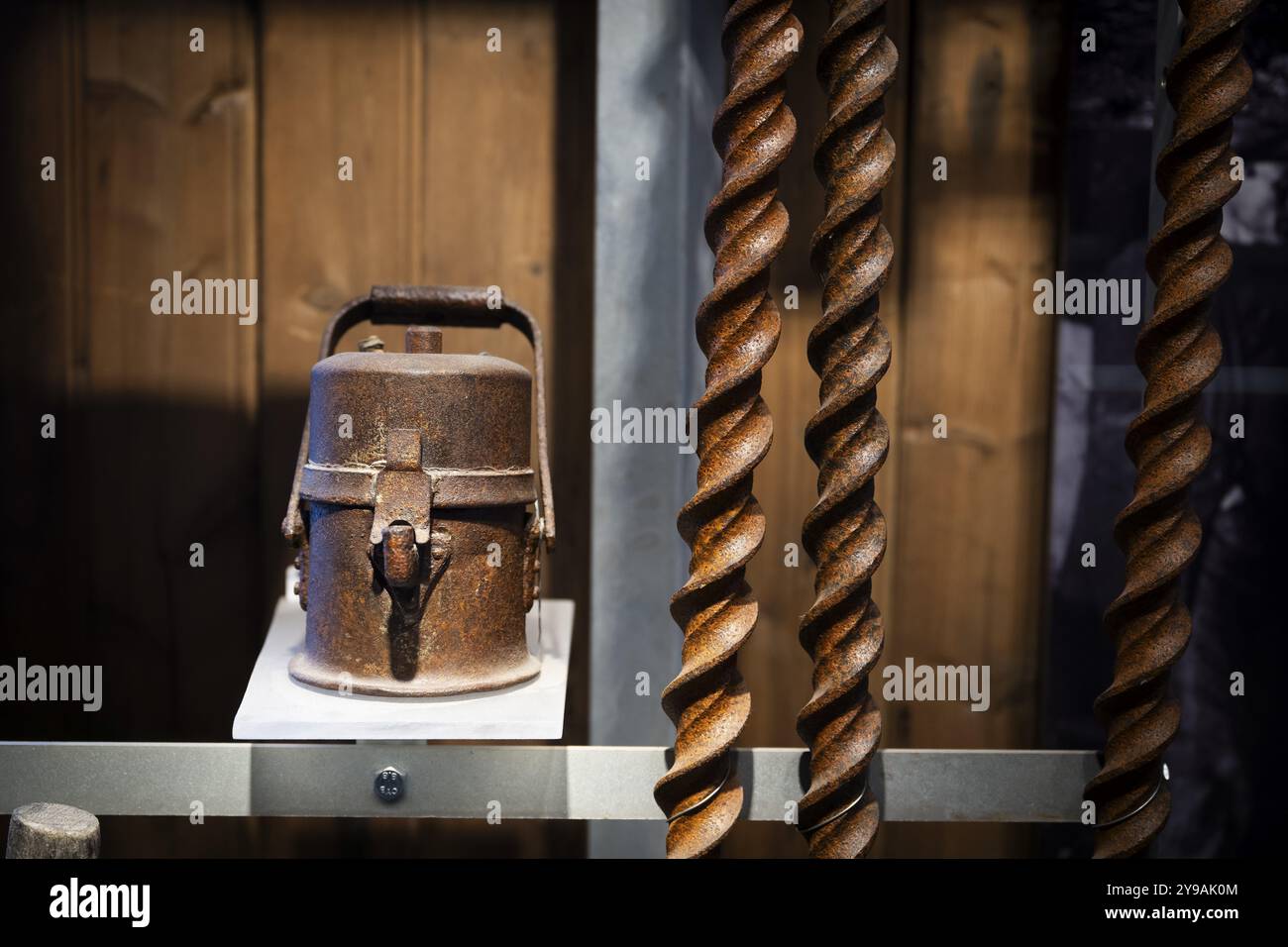 Drill, Museo minerario, Kongsfjord, NY-Alesund, Spitsbergen Island, arcipelago delle Svalbard e Jan Mayen, Norvegia, Europa Foto Stock