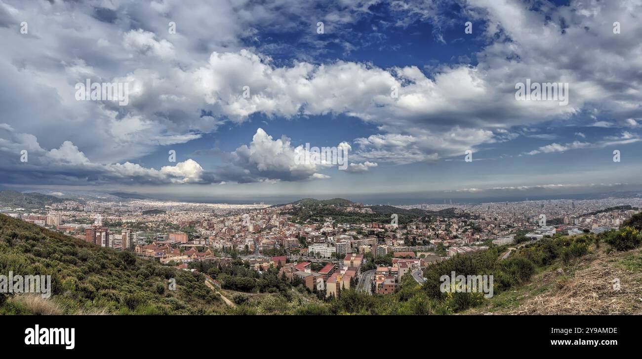 Panorama di Barcellona dalla collina Tibidabo Foto Stock