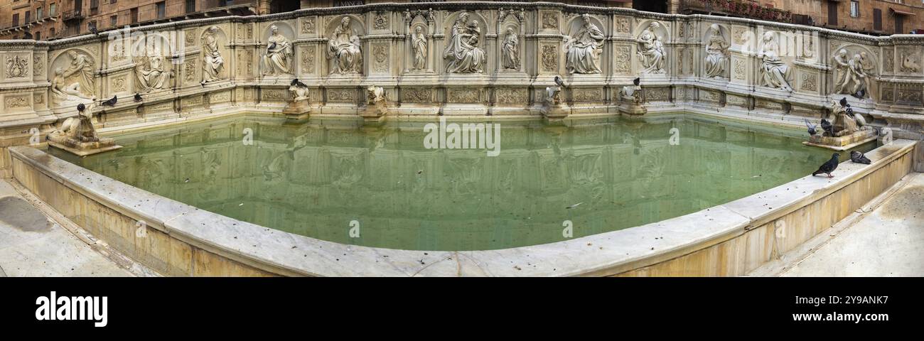 La fonte Gaia è una fontana monumentale situata in Piazza del campo, di fronte al Palazzo pubblico nel centro di Siena, Italia, Europa Foto Stock