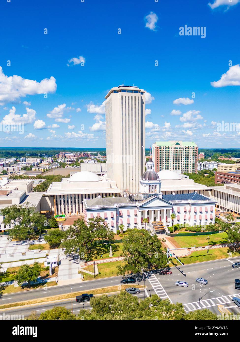 Tallahassee, Florida - 2 settembre 2024: Il Campidoglio dello Stato della Florida e il Museo storico del Campidoglio della Florida Foto Stock