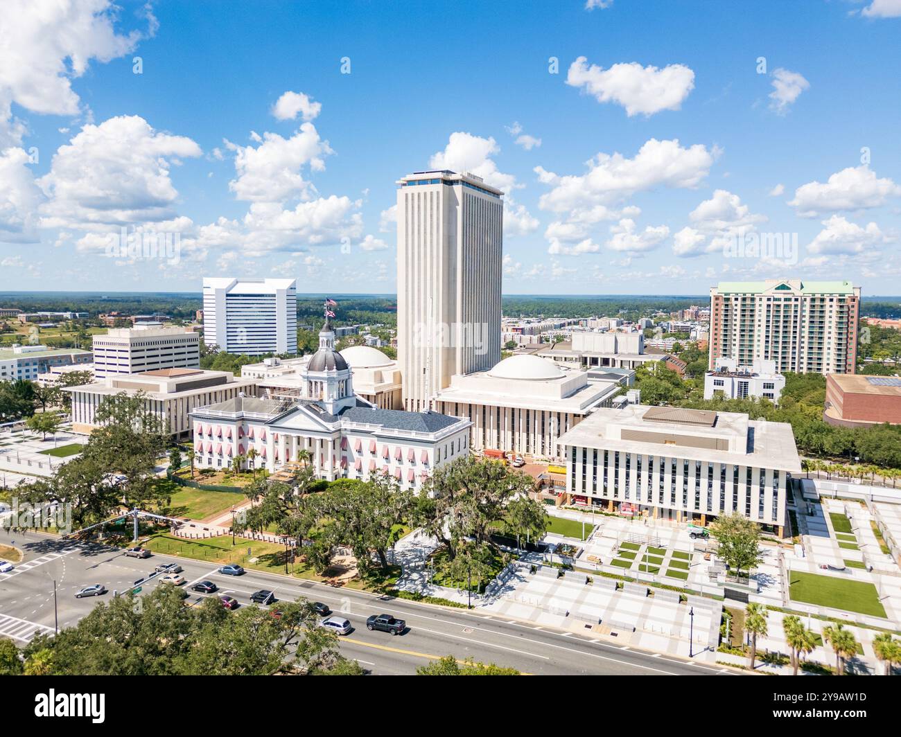Tallahassee, Florida - 2 settembre 2024: Il Campidoglio dello Stato della Florida e il Museo storico del Campidoglio della Florida Foto Stock