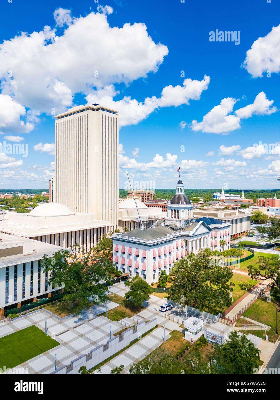 Tallahassee, Florida - 2 settembre 2024: Il Campidoglio dello Stato della Florida e il Museo storico del Campidoglio della Florida Foto Stock