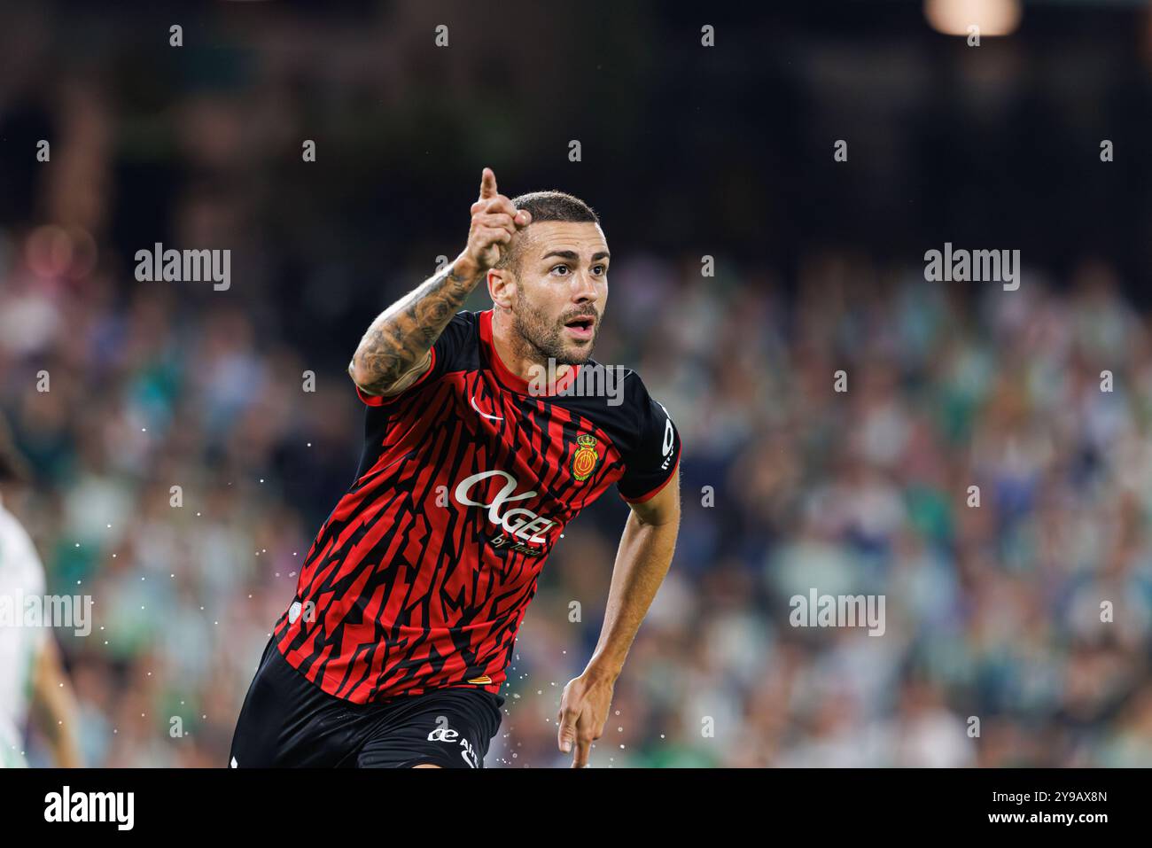 Siviglia, Spagna. 23 settembre 2024. Dani Rodriguez (RCD Mallorca) festeggia dopo aver segnato un gol durante la partita di LaLiga EASPORTS tra Real Betis Balompie e RCD Mallorca all'Estadio Benito Villamarin. Punteggio finale; Real Betis 1:2 Mallorca. (Foto di Maciej Rogowski/SOPA Images/Sipa USA) credito: SIPA USA/Alamy Live News Foto Stock