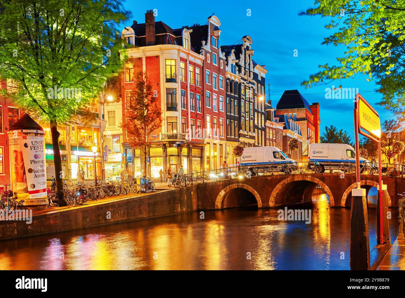 AMSTERDAM, PAESI BASSI-Settembre 15, 2015:bella Amsterdam city, canali in serata. Paesi Bassi Foto Stock