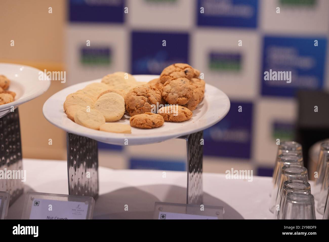 Biscotti con gocce di cioccolato al burro e frumento Foto Stock