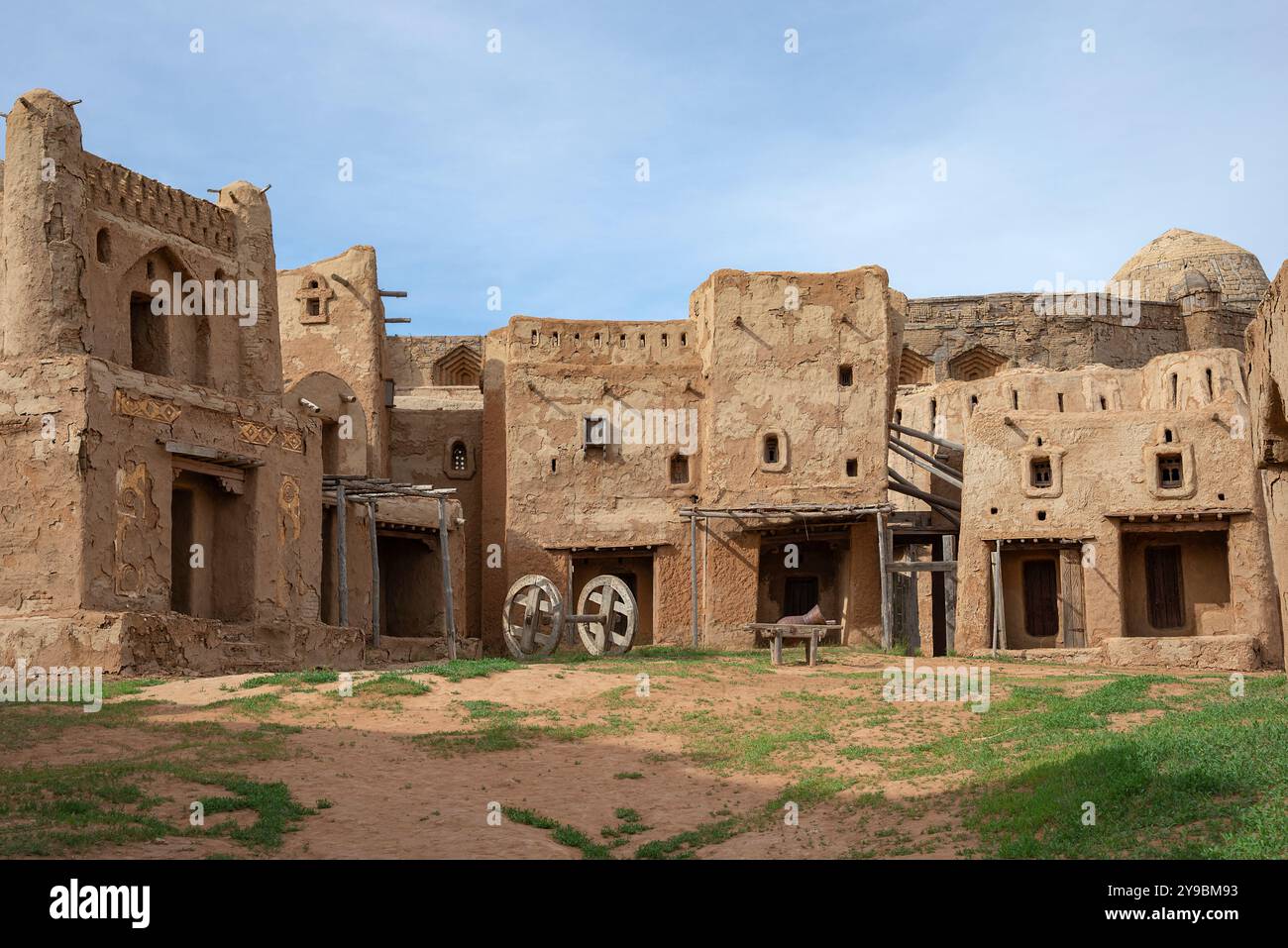 SARAI-BATU, RUSSIA - 07 MAGGIO 2024: Decorazioni cinematografiche della capitale dell'Orda d'Oro. Sarai Batu, regione di Astrakhan, Russia Foto Stock