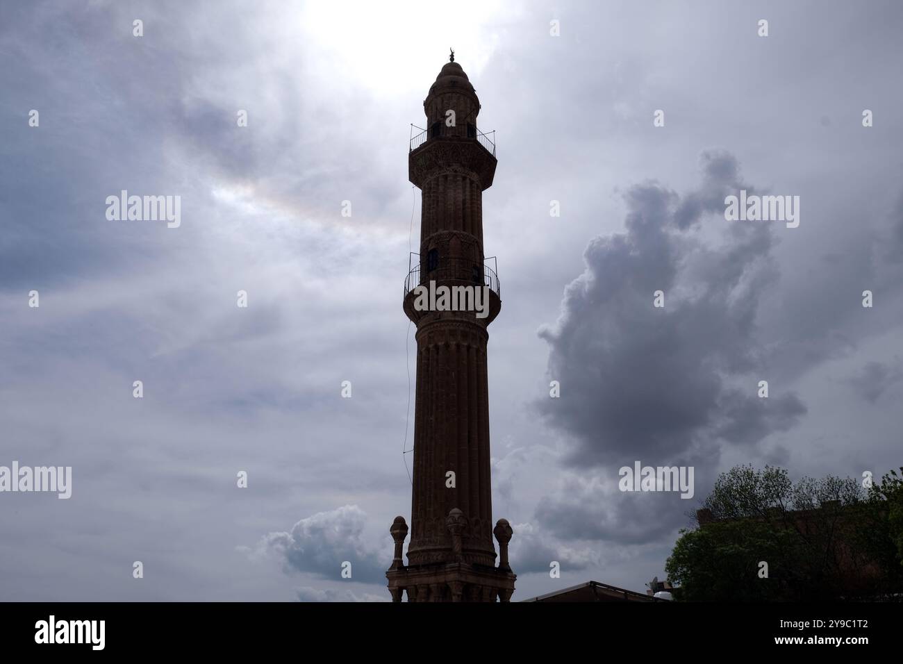 Minareto storico della Moschea Mardin Şehidiye Foto Stock