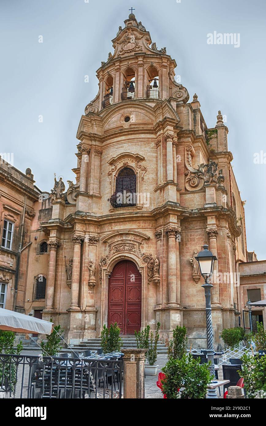 Facciata della chiesa di San Giuseppe, nel quartiere barocco di Ibla, Ragusa, Sicilia, Italia Foto Stock