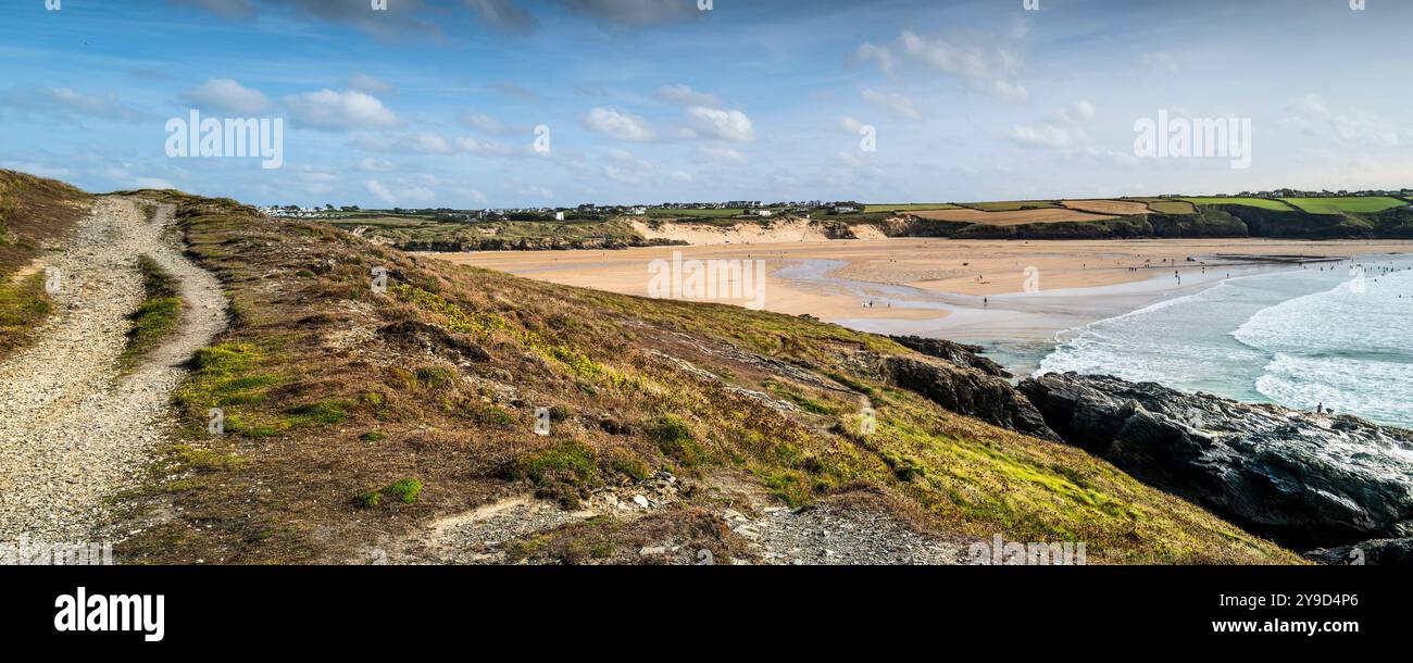 Un'immagine panoramica di Crantock Beach vista da Pentire Point East a Newquay in Cornovaglia nel Regno Unito, in Europa. Foto Stock