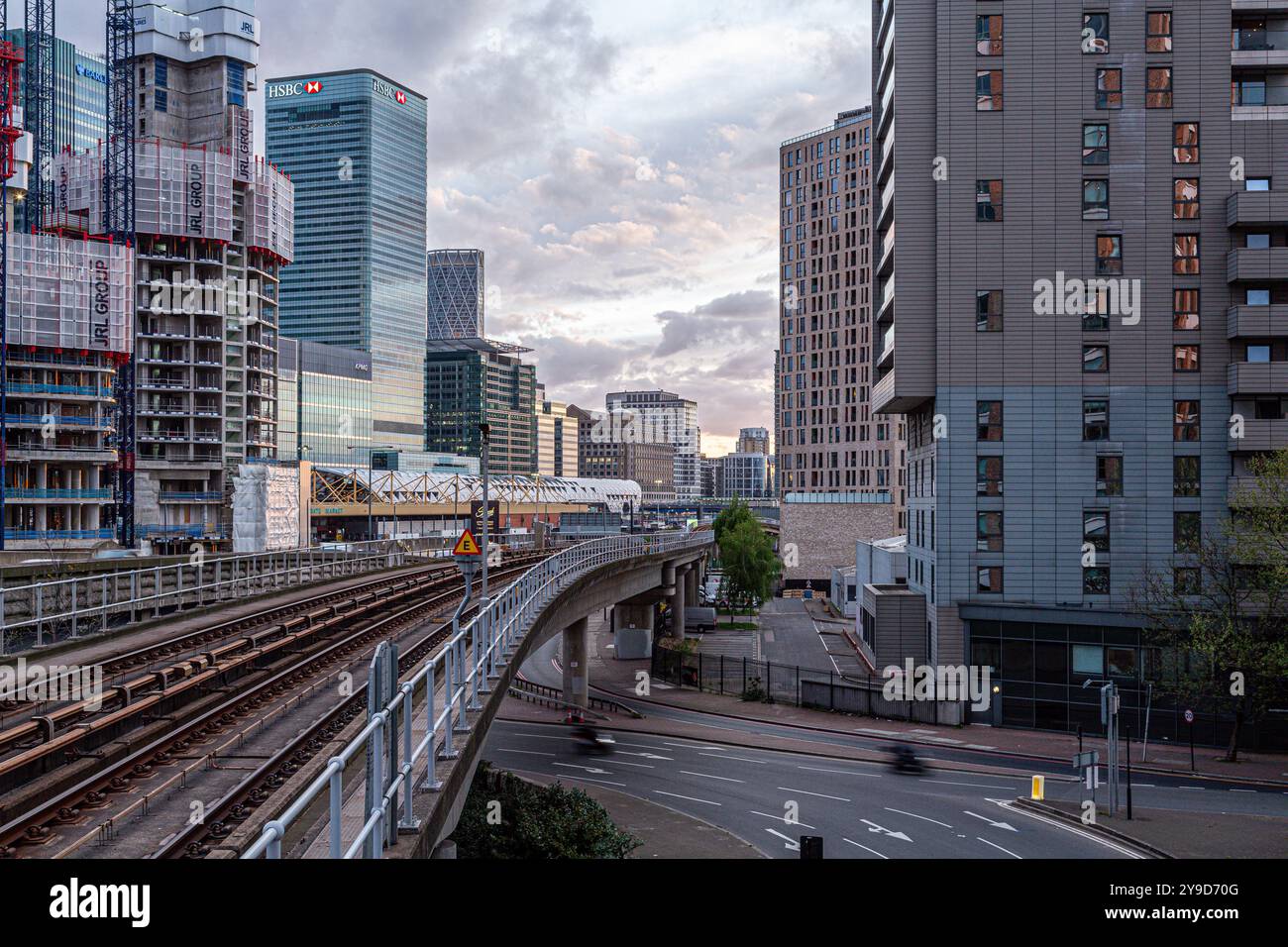 Canary Wharf, Londra - Vista del quartiere finanziario con la sede della HSBC e i moderni edifici circostanti Foto Stock