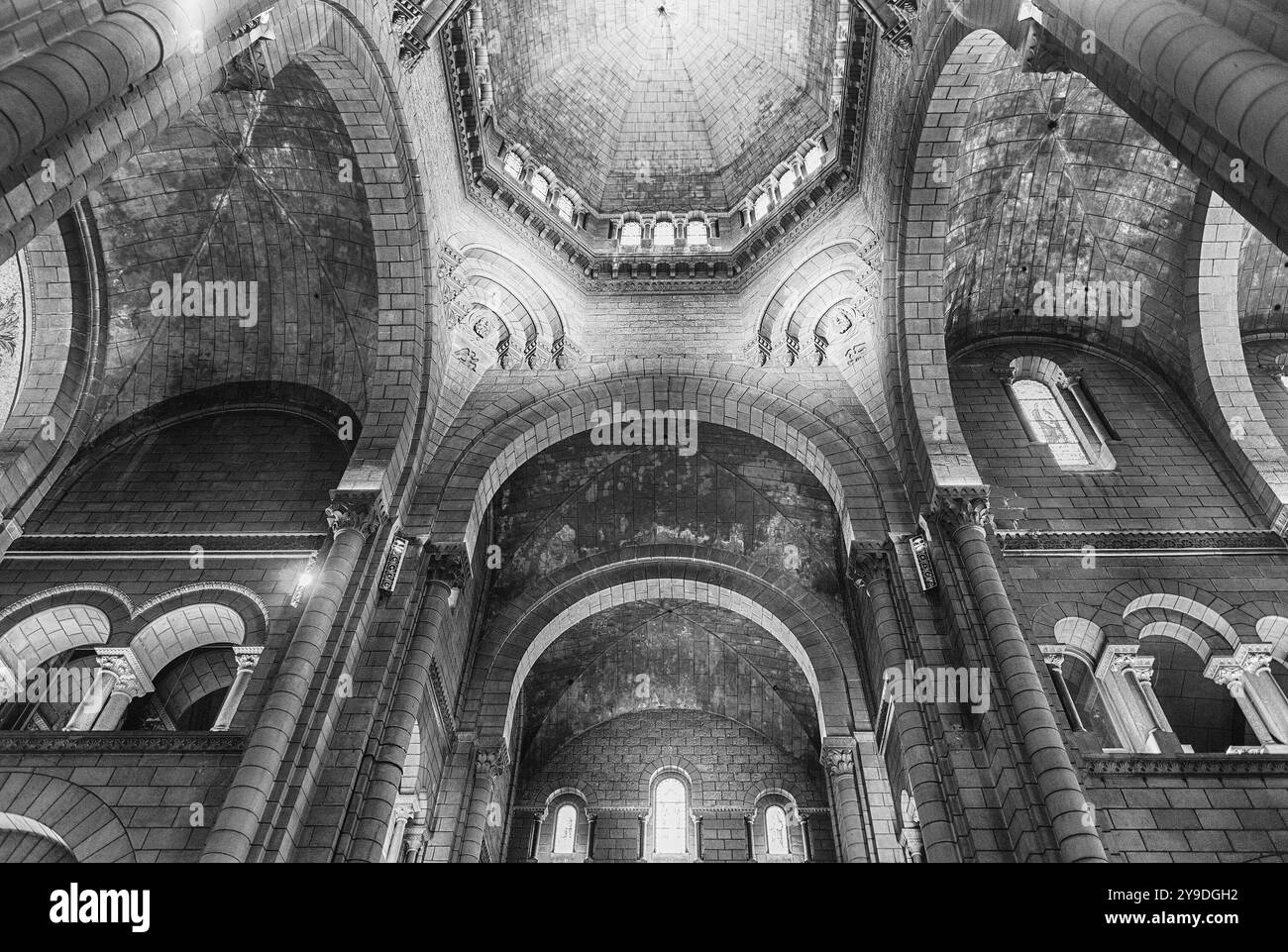 MONACO - AGOSTO 13: Interni della Cattedrale di nostra Signora Immacolata, aka Cattedrale di Monaco, simbolo della città di Monaco, aka le Rocher o la roccia Foto Stock