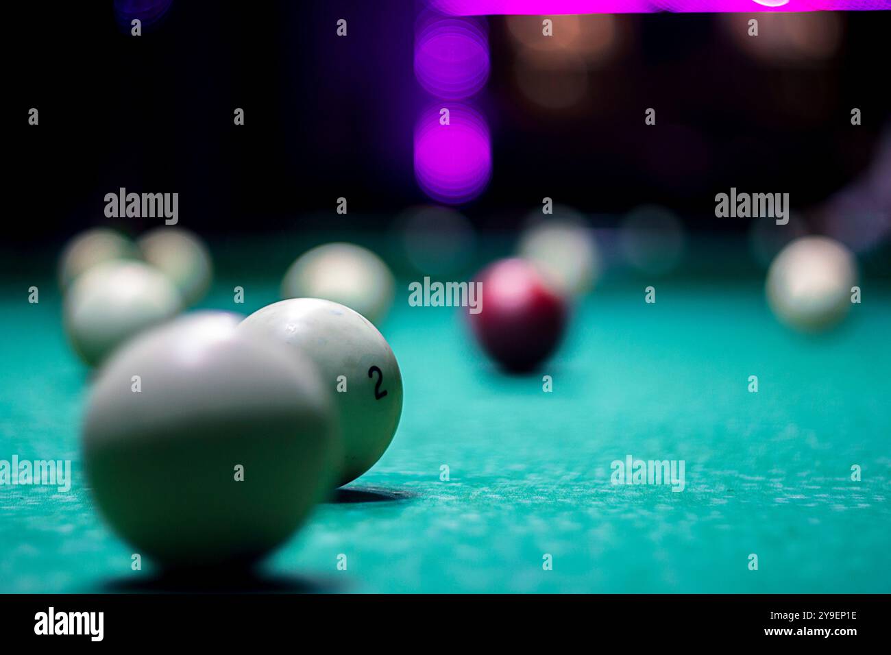 le palle da biliardo giocano a biliardo Foto Stock