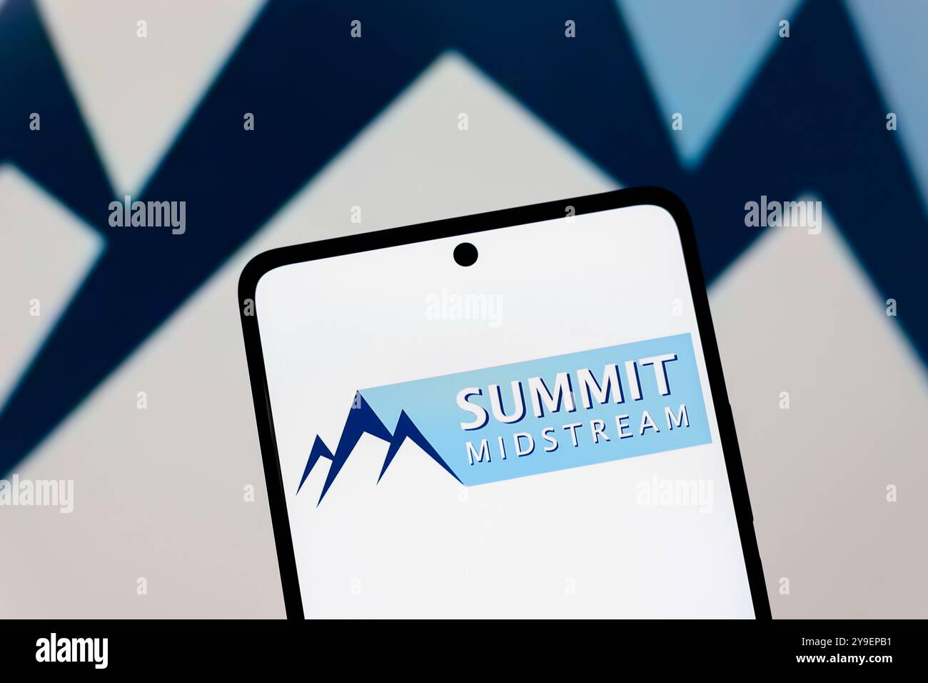 13 settembre 2024, Paraguay. In questa immagine, il logo Summit Midstream Corporation viene visualizzato sullo schermo di uno smartphone Foto Stock