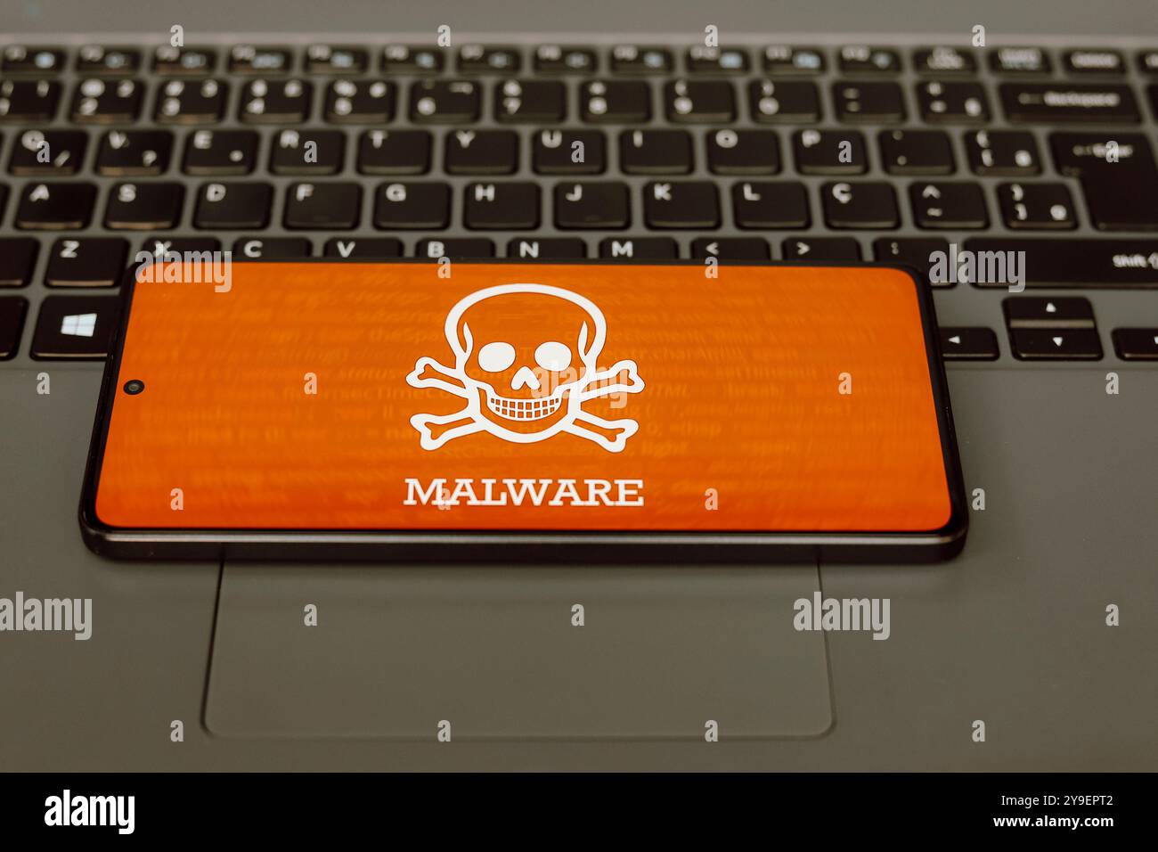 21 luglio 2024, Paraguay. In questa immagine, l'icona malware viene visualizzata sullo schermo di uno smartphone Foto Stock