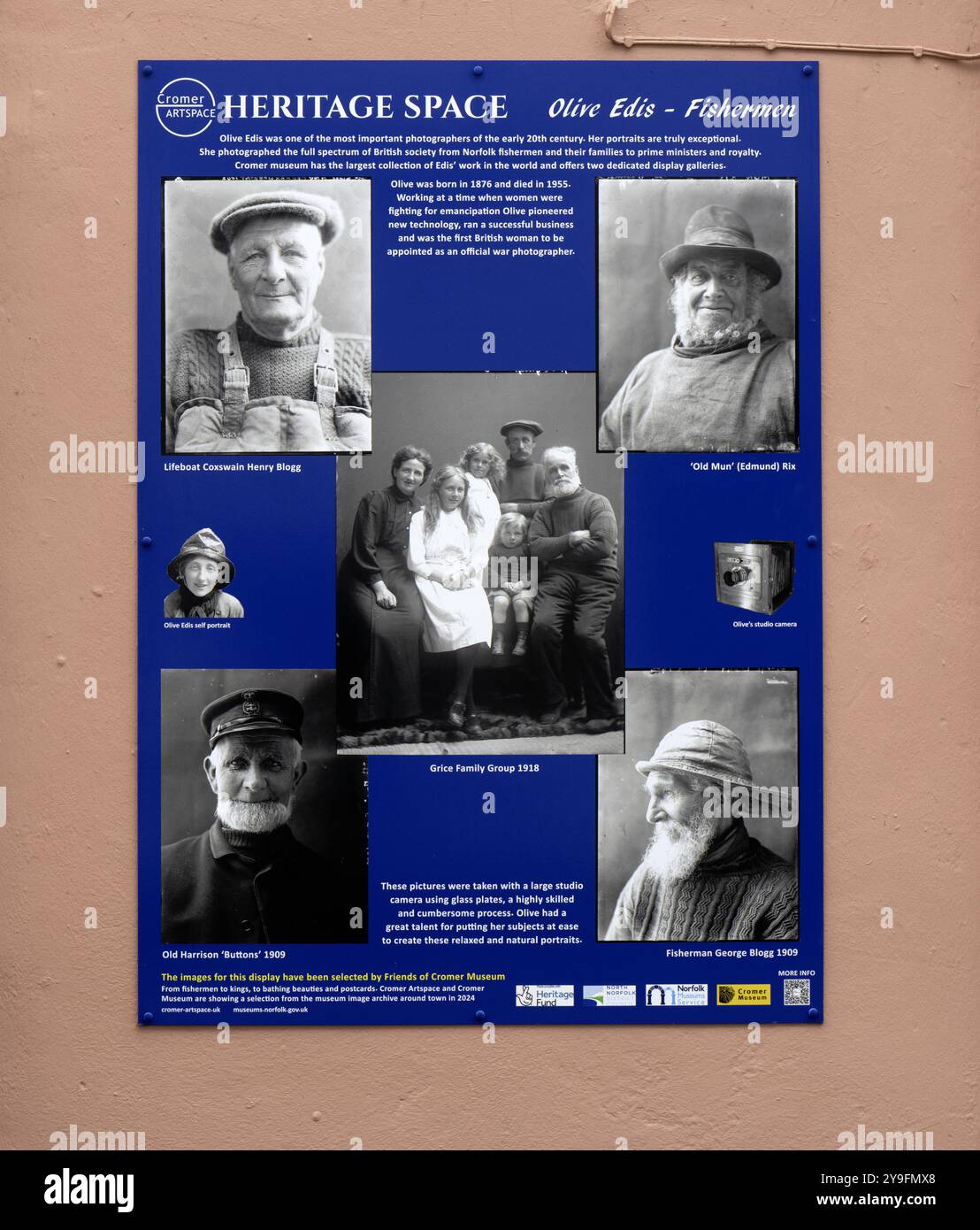 Targa commemorativa a Cromer, Norfolk, Inghilterra, Regno Unito - Olove Edis - pescatori Foto Stock