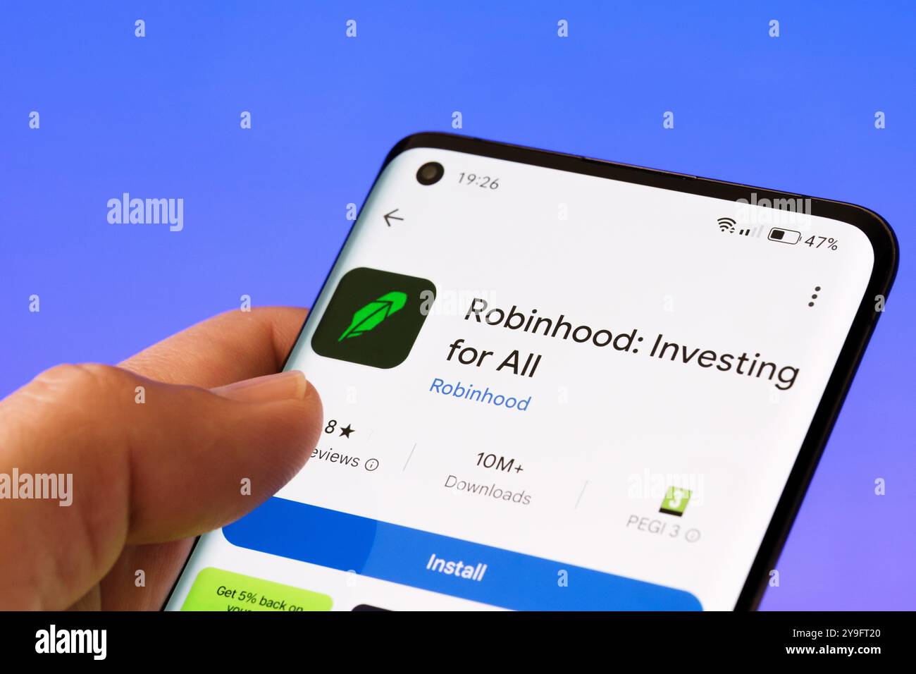 Robinhood: Investire per tutte le app visualizzate sullo schermo dello smartphone, evidenziando le recensioni degli utenti e le statistiche di download. Stafford, Regno Unito, ottobre Foto Stock