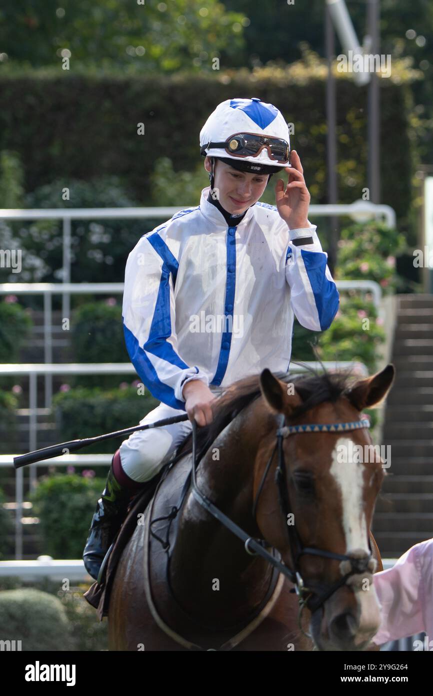 Ascot, Berkshire, Regno Unito. 4 ottobre 2024. IL GUERRIERO MERCIANO guidato da Jack Nicholls vince le prove per handicap di Molton Brown Amateur Jockeys’ Handicap Stakes (classe 4) (per i piloti dilettanti maschi) al BetMGM Autumn Friday Raceday presso Ascot Racecourse nel Berkshire. Proprietario della Buckingham Partnership II, Trainer Eve Johnson Houghton, Blewbury, breeder Conor McCormack, Sponsor ABM Catering Limited. Crediti: Maureen McLean/Alamy Foto Stock