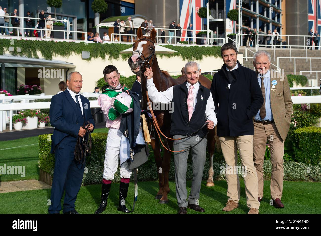 Ascot, Berkshire, Regno Unito. 4 ottobre 2024. SUCCESSIVAMENTE guidato dal fantino Oisin Murphy vince la BetMGM Noel Murless Stakes (Classe 1) (Listed Race) all'Ascot Racecourse nel Berkshire al BetMGM Autumn Friday Raceday. Proprietaria Sig.ra Fitri Hay, allenatore Andrew Balding, Kingsclere, allevatore Coolmore, Sponsor JMH Group. Crediti: Maureen McLean/Alamy Foto Stock