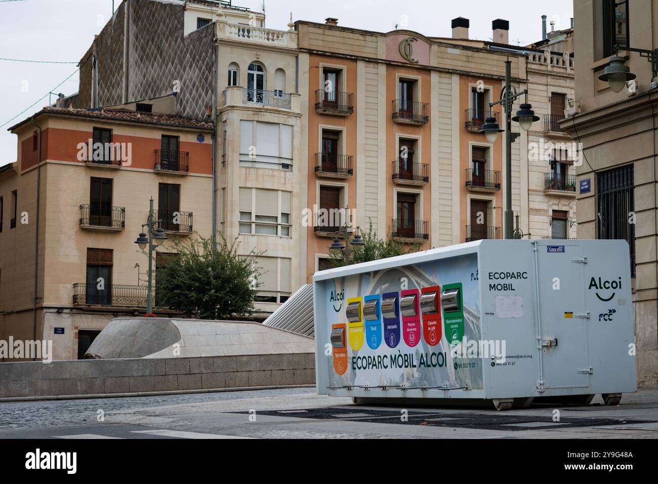 Alcoy, Spagna, 09-10-2024: Mobile ecopark della città intelligente di Alcoy, Spagna Foto Stock