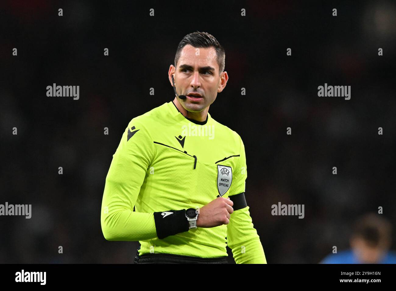 L'arbitro Andrea Colombo (arbitro della partita) guarda durante la partita di UEFA Nations League B, gruppo 2 tra Inghilterra e Grecia allo stadio Wembley di Londra, giovedì 10 ottobre 2024. (Foto: Kevin Hodgson | mi News) crediti: MI News & Sport /Alamy Live News Foto Stock