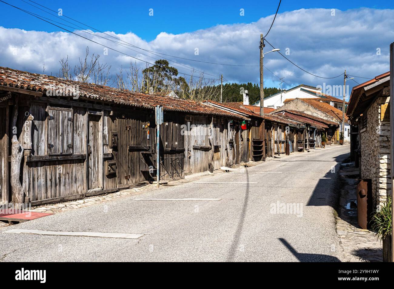 Fonte da Bica Salt Flats, noto anche come Salinas de Rio Maior in Portogallo, sistema di scomparti per acque poco profonde e grondaie per l'estrazione del sale Foto Stock