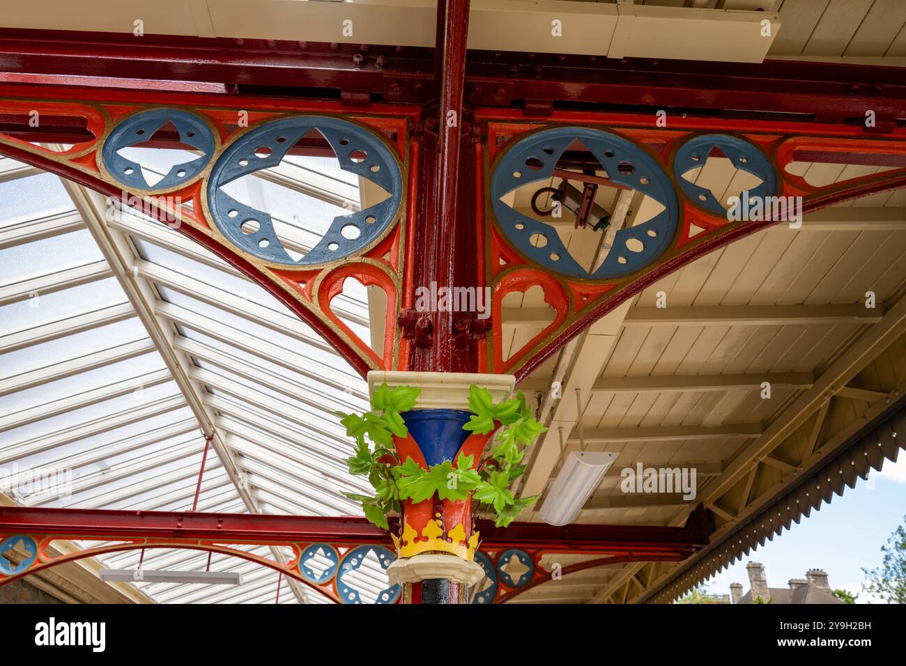 Dettaglio del tetto della stazione ferroviaria di Great Malvern Foto Stock