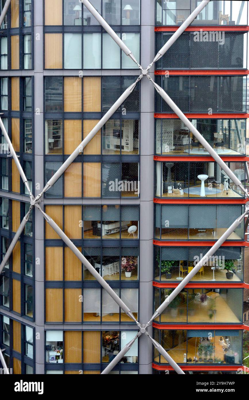 Tate Modern Switch House Blavatnik, piattaforma di osservazione pubblica, vista su appartamenti privati, interni in NEO Bankside Residential a Londra, Regno Unito Foto Stock