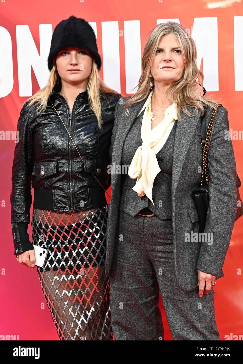 LONDRA, REGNO UNITO. 10 ottobre 2024. Esme Tyger Bertelsen (L) e Susannah Constantine partecipano al "Elton John: Never Too Late" Headline Gala - 68° BFI London Film Festival a Londra, Regno Unito. (Foto di 李世惠/SEE li/Picture Capital) credito: Vedi li/Picture Capital/Alamy Live News Foto Stock