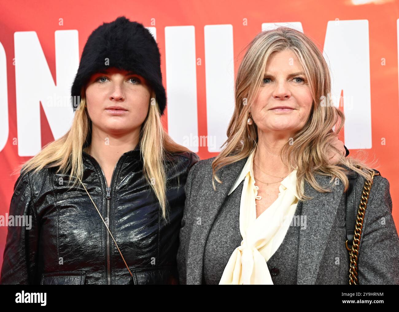 LONDRA, REGNO UNITO. 10 ottobre 2024. Esme Tyger Bertelsen (L) e Susannah Constantine partecipano al "Elton John: Never Too Late" Headline Gala - 68° BFI London Film Festival a Londra, Regno Unito. (Foto di 李世惠/SEE li/Picture Capital) credito: Vedi li/Picture Capital/Alamy Live News Foto Stock