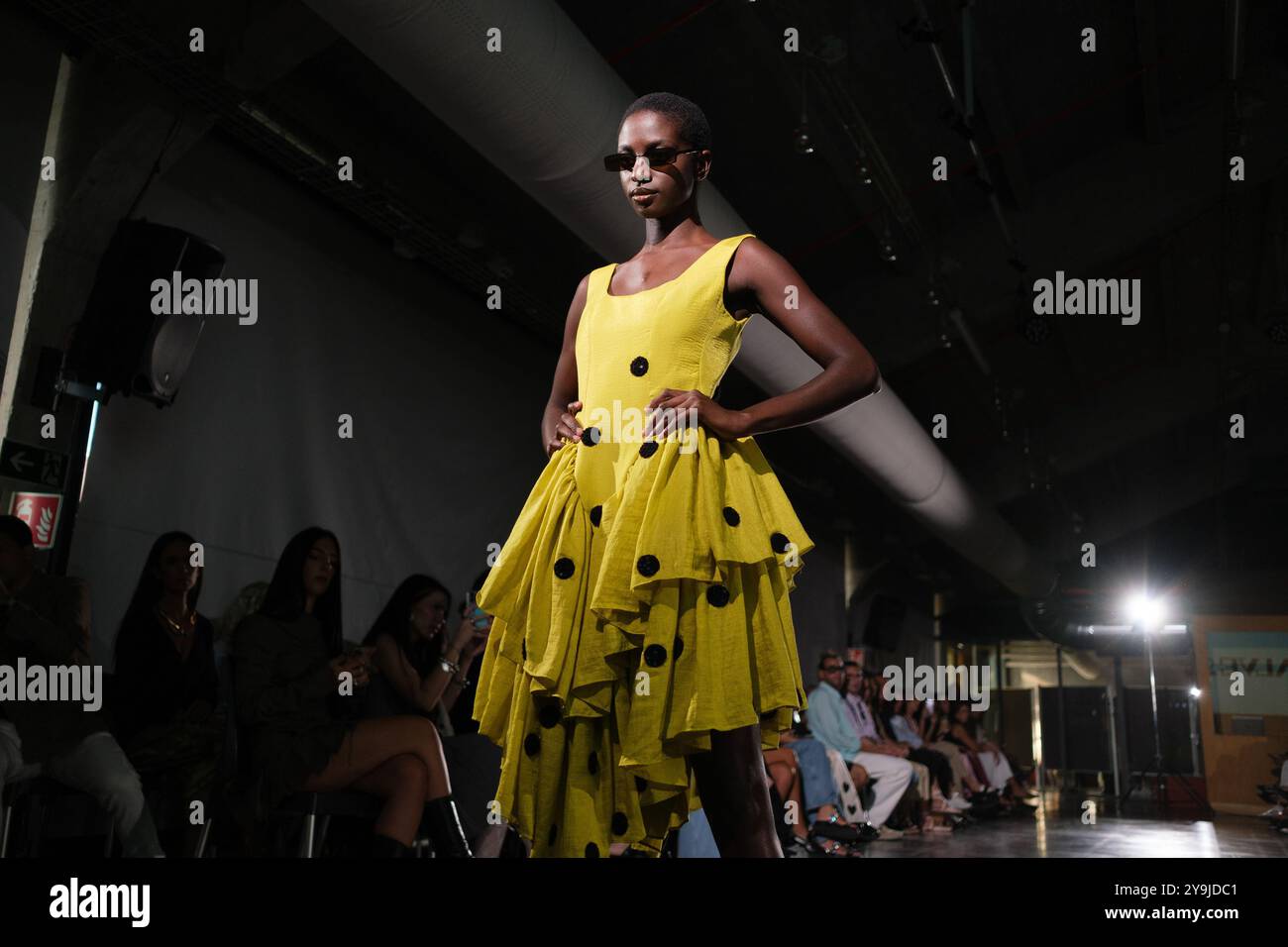 Un modello cammina sulla passerella indossando un design di Penalver Brand durante la Madrid Fashion Week a Serrania belga, 9 settembre 2024 Spagna con: Modello dove: Madrid, Spagna quando: 09 Set 2024 credito: Oscar Gonzalez/WENN Foto Stock