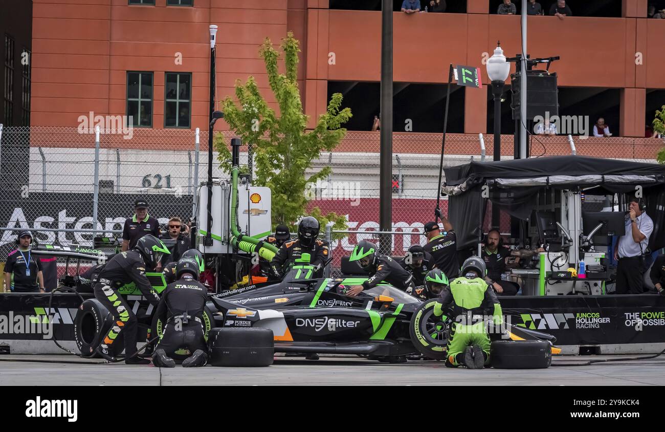 ROMAIN GROSJEAN (77) di Ginevra, Svizzera, scende lungo la pit Road per il servizio durante il Gran Premio di Detroit per le strade di Detroit, Michigan Foto Stock