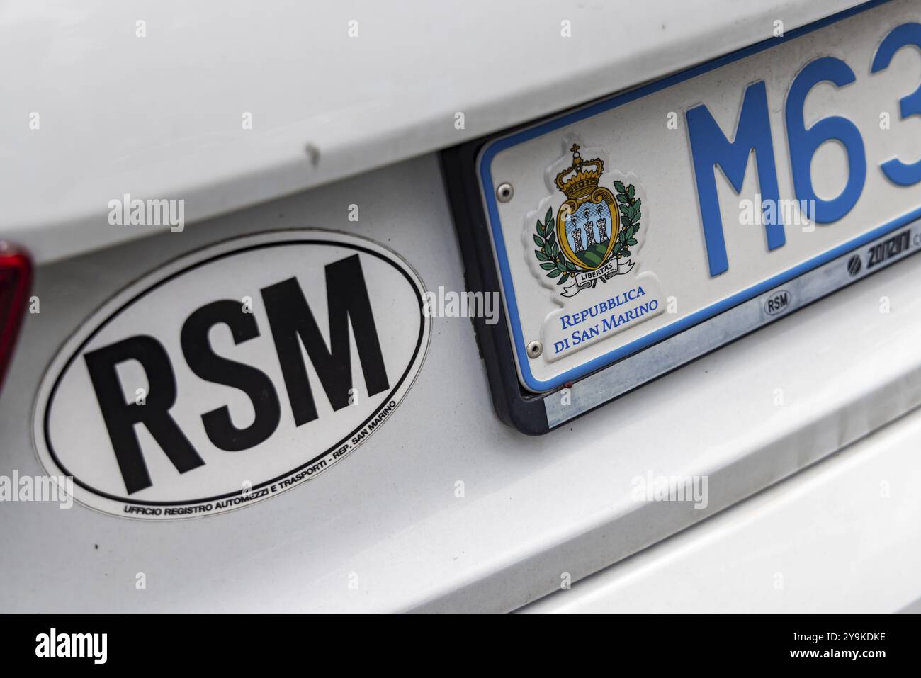 Numero di targa del veicolo, targa internazionale per la Repubblica di San Marino Foto Stock