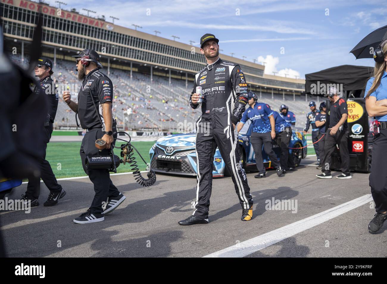 Corey Lajoie, pilota della NASCAR Cup (7), scende in pista per qualificarsi per il Quaker State 400, disponibile al Walmart presso l'Atlanta Motor Speedway di Hampt Foto Stock
