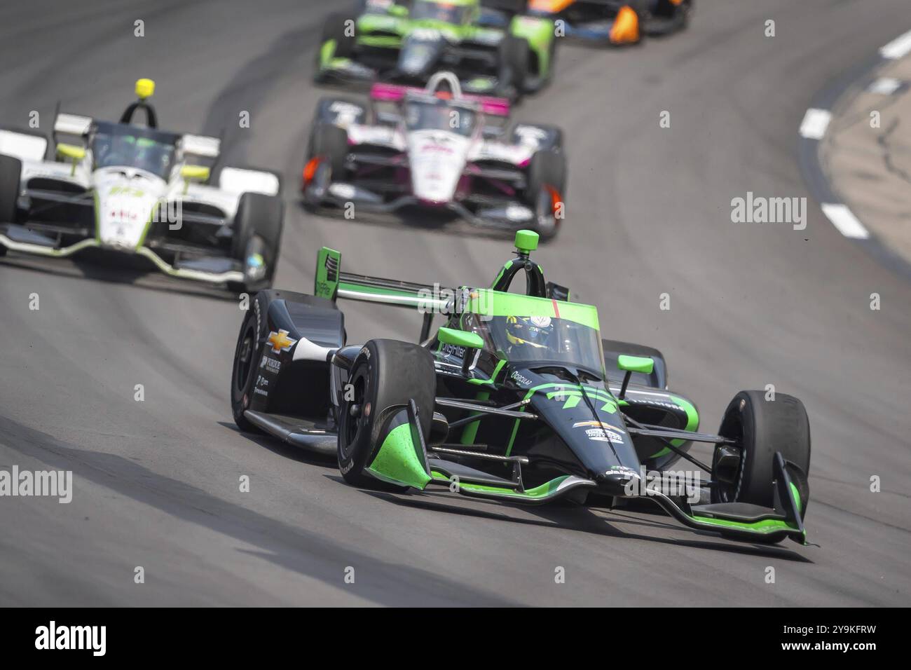 Il pilota DELLA SERIE NTT INDYCAR, ROMAIN GROSJEAN (77) di Ginevra, Svizzera, corre attraverso le curve durante l'Hy-Vee One Step 250 all'Iowa Speedway di Newt Foto Stock