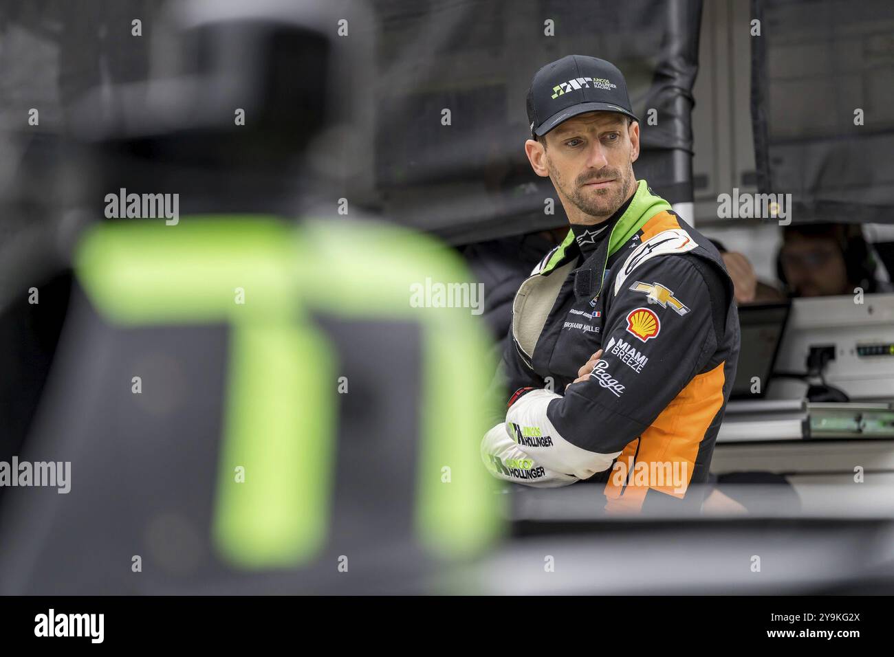 ROMAIN GROSJEAN (77) di Ginevra, Svizzera, si prepara alla 108a corsa della 500 miglia di Indianapolis sul circuito di Indianapolis, IN Foto Stock