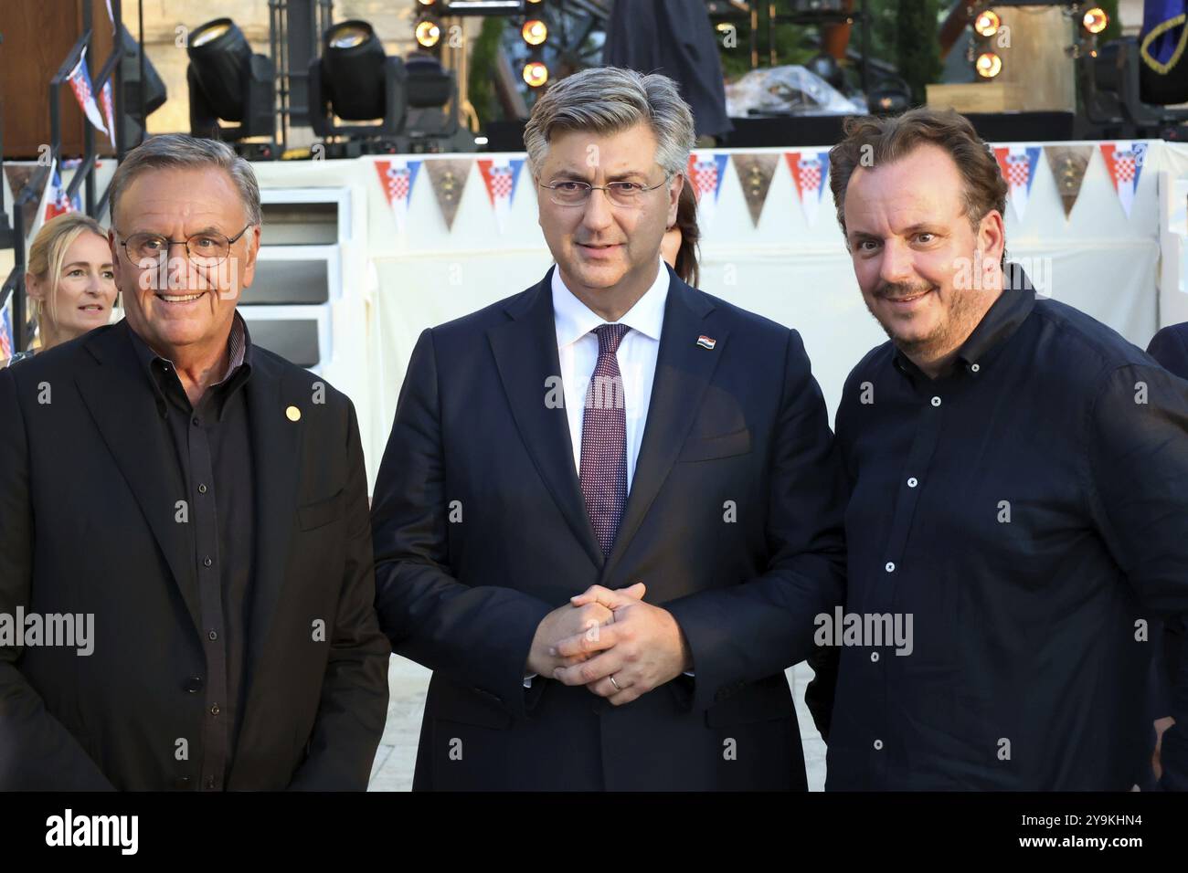 Roland Mack (Europapark Rust), Andrej Plenkovic (capo del governo della Croazia) e Michael Mack (Europapark Rust) al Festival estivo croato a EUR Foto Stock