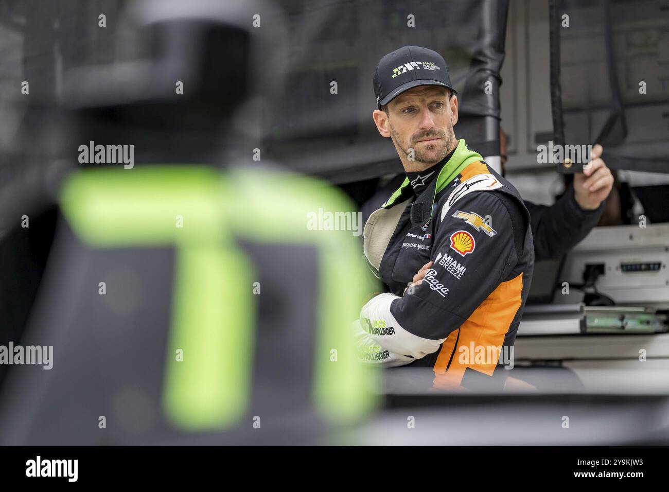 ROMAIN GROSJEAN (77) di Ginevra, Svizzera, si prepara alla 108a corsa della 500 miglia di Indianapolis sul circuito di Indianapolis, IN Foto Stock